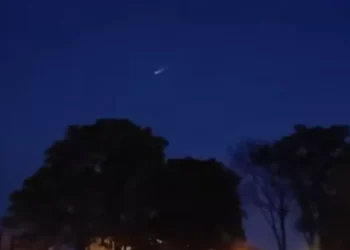 O „minge de foc” a străbătut cerul României. Fizician: A fost un satelit Starlink care a reintrat necontrolat în atmosferă