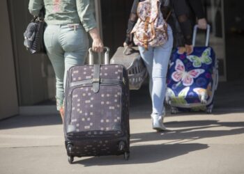 В аэропортах ЕС восстановили правила относительно жидкости в ручной клади