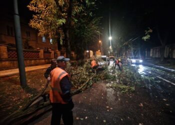 В Кишиневе устраняют последствия ливня