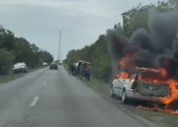 На трассе Яловены-Костешты загорелся автомобиль