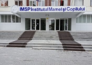 Ребенок, упавший в шахту лифта в Унгенах, вышел из комы