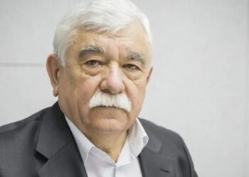 В аэропорту творится «что-то нездоровое», и прокуроры должны разобраться, что там произошло, считает экс-председатель КС Думитру Пулбере