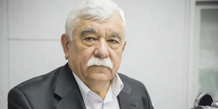 В аэропорту творится «что-то нездоровое», и прокуроры должны разобраться, что там произошло, считает экс-председатель КС Думитру Пулбере