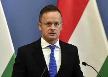 Глава МИД Венгрии заявил, что Запад продолжает вести дела с Россией