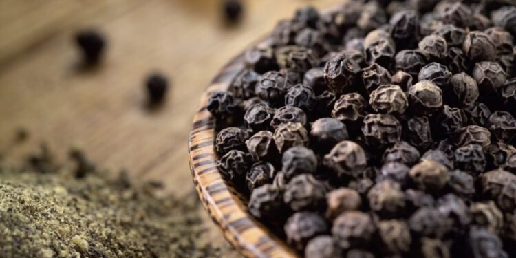 В Молдове изымают из продажи партию молотого перца и корицы. Что случилось