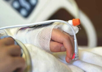 Двухлетний мальчик, упавший в шахту лифта в Унгенах, по-прежнему находится в коме