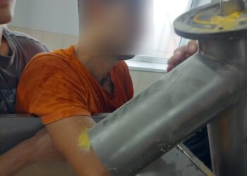 Сотрудники ГИЧС спасли человека, застрявшего в аппарате для обработки зерновых