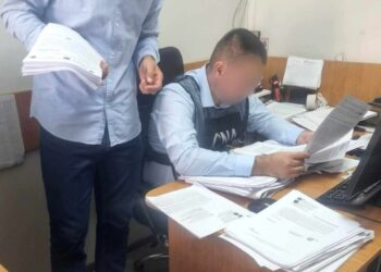 CNA efectuează percheziții într-un dosar de corupție și contrabandă cu valută. Sunt vizați angajați ai Primăriei Chișinău
