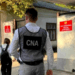 Percheziții la Centrul Militar din Găgăuzia: Trei persoane, reținute de CNA, după ce ar fi primit bani de la recruți pentru a-i scăpa de armată
