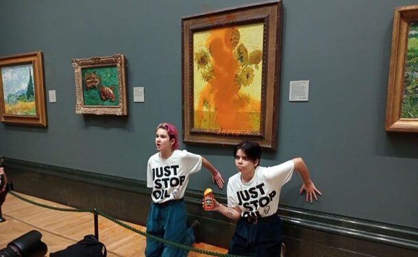 В Британии заключили в тюрьму экоактивисток, которые облили супом картину Ван Гога