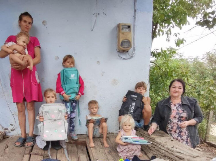 Плечо поддержки для тех, кто попал в затруднительное положение. Общественные приемные команды  Илана Шора продолжают помогать нуждающимся по всей стране