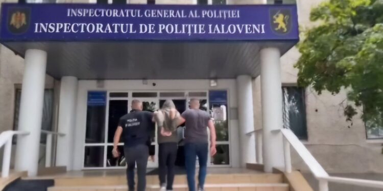 Doi tineri plasați în arest, fiind învinuiți de comiterea unei escrocherii cu “ruda implicată în accident”