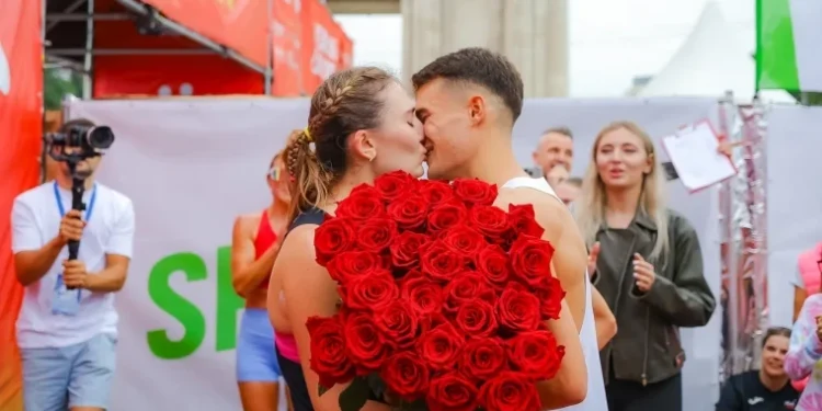 Любовь на Кишиневском марафоне: участник забега попросил руки и сердца