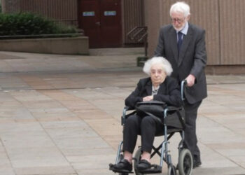 O bătrână în vârstă de 96 de ani scapă de închisoare după ce a provocat un accident mortal. I s-a interzis să conducă timp de 5 ani