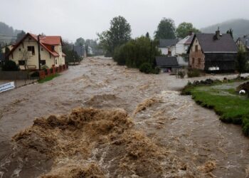 На Европу обрушился катастрофический шторм «Борис». Что происходит.