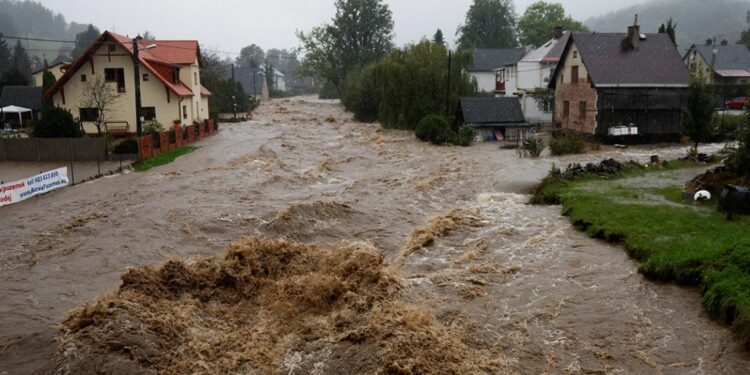На Европу обрушился катастрофический шторм «Борис». Что происходит.