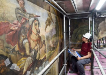 Două specialiste din Spania, mamă și fiică, antrenează bacterii pentru a restaura frescele unei biserici