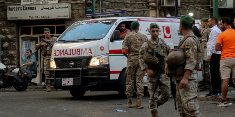 Noi explozii în Liban. Mai multe stații radio și panouri solare au fost detonate la o zi după ce pagerele au sărit în aer