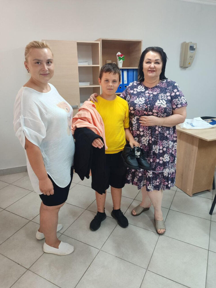 Плечо поддержки для тех, кто попал в затруднительное положение. Общественные приемные команды  Илана Шора продолжают помогать нуждающимся по всей стране