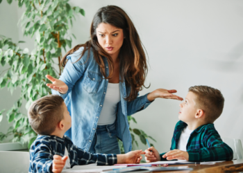 Un copil pune în medie 73 de întrebări, zilnic. Cum ar trebui să răspundă părinții „de ce”-urilor copiilor?