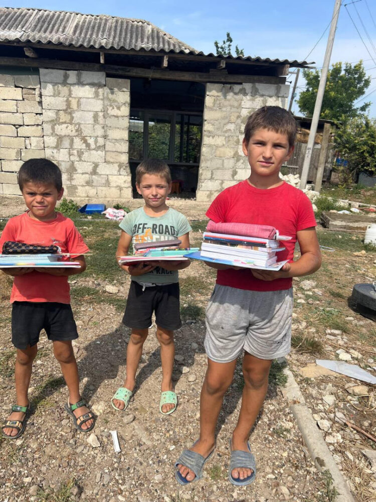 Плечо поддержки для тех, кто попал в затруднительное положение. Общественные приемные команды  Илана Шора продолжают помогать нуждающимся по всей стране