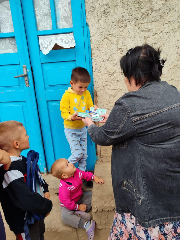 Плечо поддержки для тех, кто попал в затруднительное положение. Общественные приемные команды  Илана Шора продолжают помогать нуждающимся по всей стране