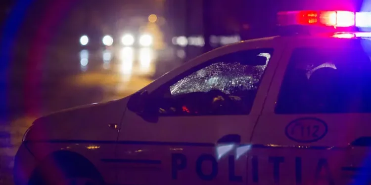 Tentativă de jaf armat la o bancă din Iași. Un bărbat a amenințat angajații, dar nu a reuşit să găsească bani şi a fugit. Cum era deghizat