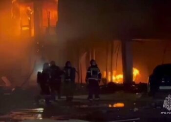 При взрыве на заправке под Махачкалой погибли 10 человек, пострадал 21