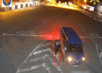 Contrabandă cu marfă din Ucraina: Un ofițer vamal și un complice au fost reținuți