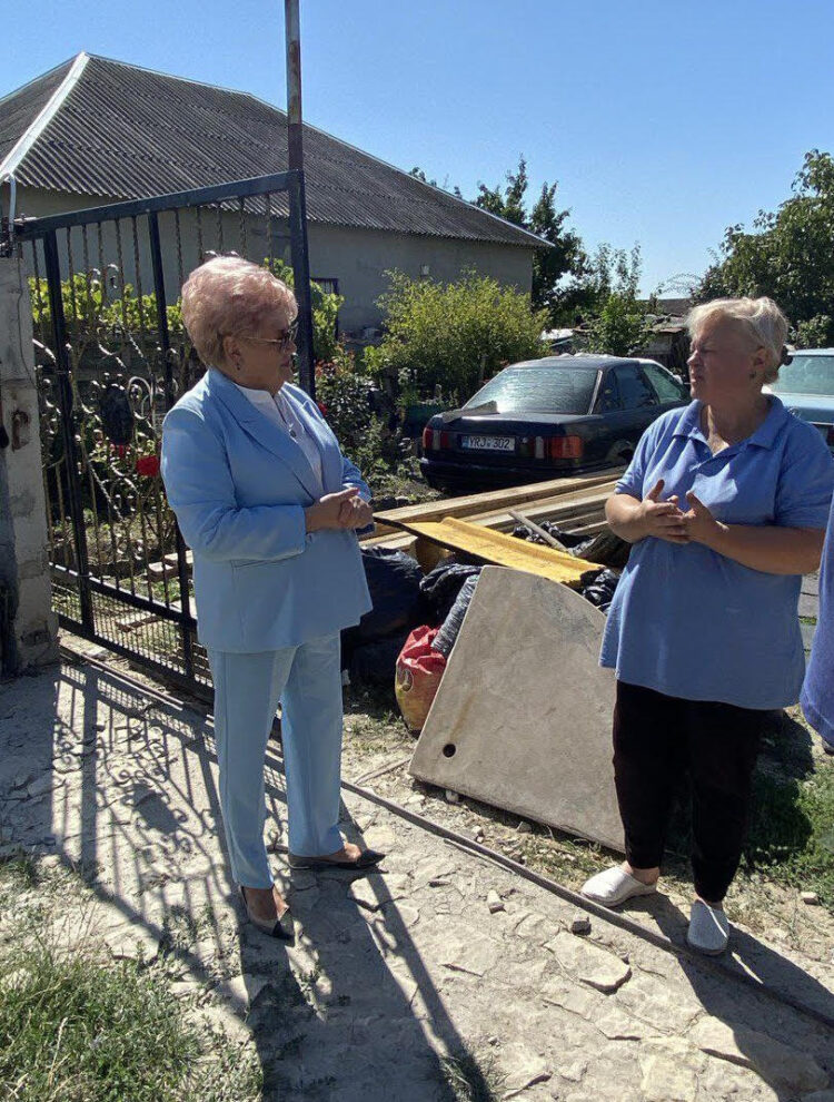 Плечо поддержки для тех, кто попал в затруднительное положение. Общественные приемные команды  Илана Шора продолжают помогать нуждающимся по всей стране