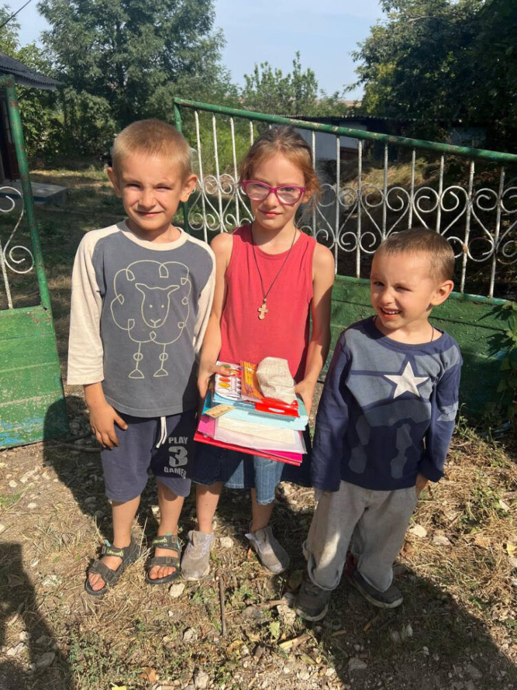 Плечо поддержки для тех, кто попал в затруднительное положение. Общественные приемные команды  Илана Шора продолжают помогать нуждающимся по всей стране