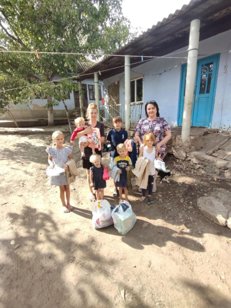 Плечо поддержки для тех, кто попал в затруднительное положение. Общественные приемные команды  Илана Шора продолжают помогать нуждающимся по всей стране