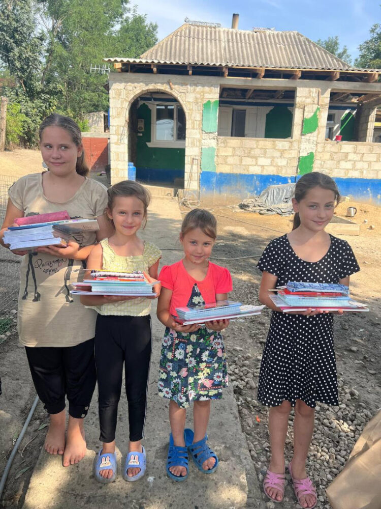 Плечо поддержки для тех, кто попал в затруднительное положение. Общественные приемные команды  Илана Шора продолжают помогать нуждающимся по всей стране