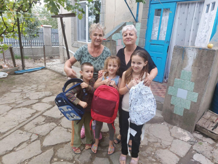 Плечо поддержки для тех, кто попал в затруднительное положение. Общественные приемные команды  Илана Шора продолжают помогать нуждающимся по всей стране