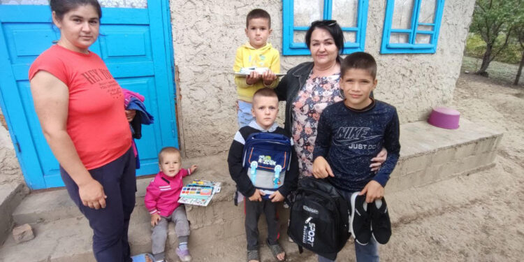 Плечо поддержки для тех, кто попал в затруднительное положение. Общественные приемные команды Илана Шора продолжают помогать нуждающимся по всей стране