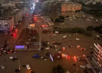 Поток уносил машины и людей: во время наводнения в Испании погиб 51 человек