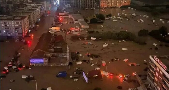 Поток уносил машины и людей: во время наводнения в Испании погиб 51 человек