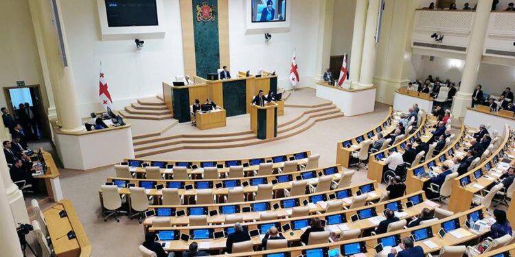 Председатель парламента Грузии подписал закон о запрете пропаганды ЛГБТ