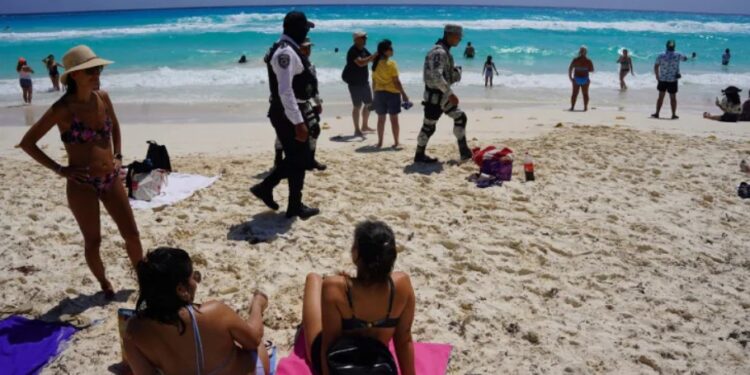 Казни на глазах туристов: мексиканские курорты стали полем битвы между наркокартелями