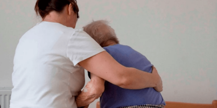 В Италии арестовали сиделку из Молдовы: Женщина избила старушку, за которой ухаживала, а потом еще и напала на карабинеров