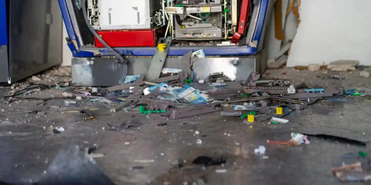 Германия стала главной целью грабителей банкоматов в ЕС: миллионы евро ущерба