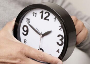 Ați mutat acele ceasornicului? În această noapte Moldova a trecut la ora de iarnă. Țările în care s-a renunțat la această practică