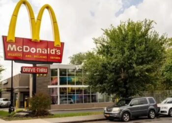В США 49 человек отравились бургерами в McDonald’s, один умер