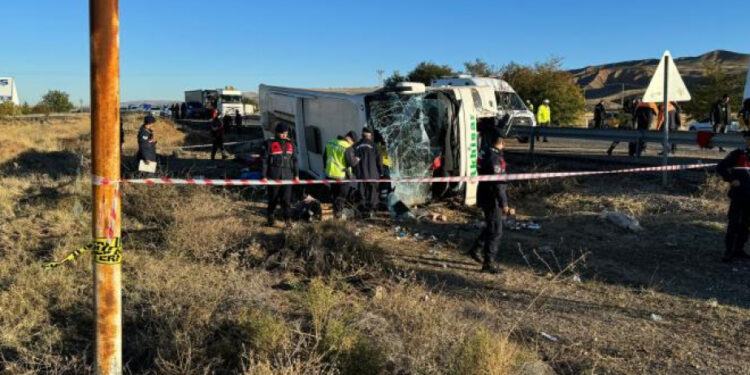 В результате ДТП в Турции погибли шесть человек