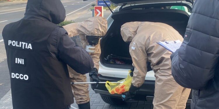 Captură de mercur, în valoare de 45 de mii de euro, depistată de polițiști. Doi suspecți reținuți