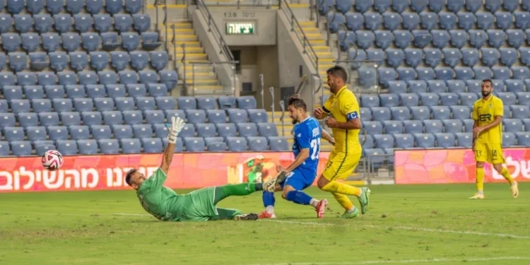 Нападающий сборной Молдовы принес победу своему клубу в Израиле