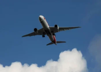 Atac la bord: Un avion care zbura spre Paris a fost întors în aer