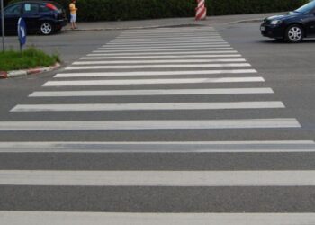 Un minor, tamponat de un autocar pe o trecere de pietoni. Unde s-a întâmplat