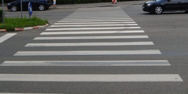 Un minor, tamponat de un autocar pe o trecere de pietoni. Unde s-a întâmplat