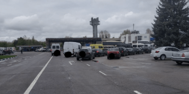 Aglomerație la vama Leușeni: Zeci de mașini așteaptă să iasă din țară